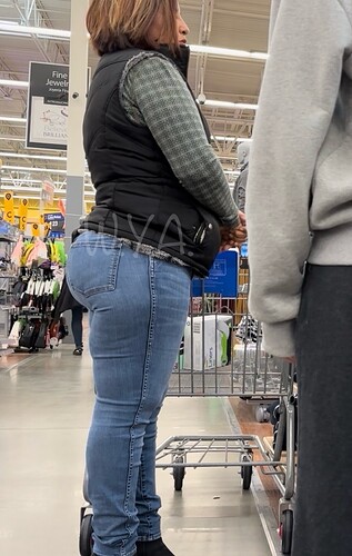 Thick Walmart Latina Milf In Jeans OC Tight Jeans Forum
