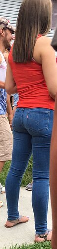 Tight Levis Jeans 33