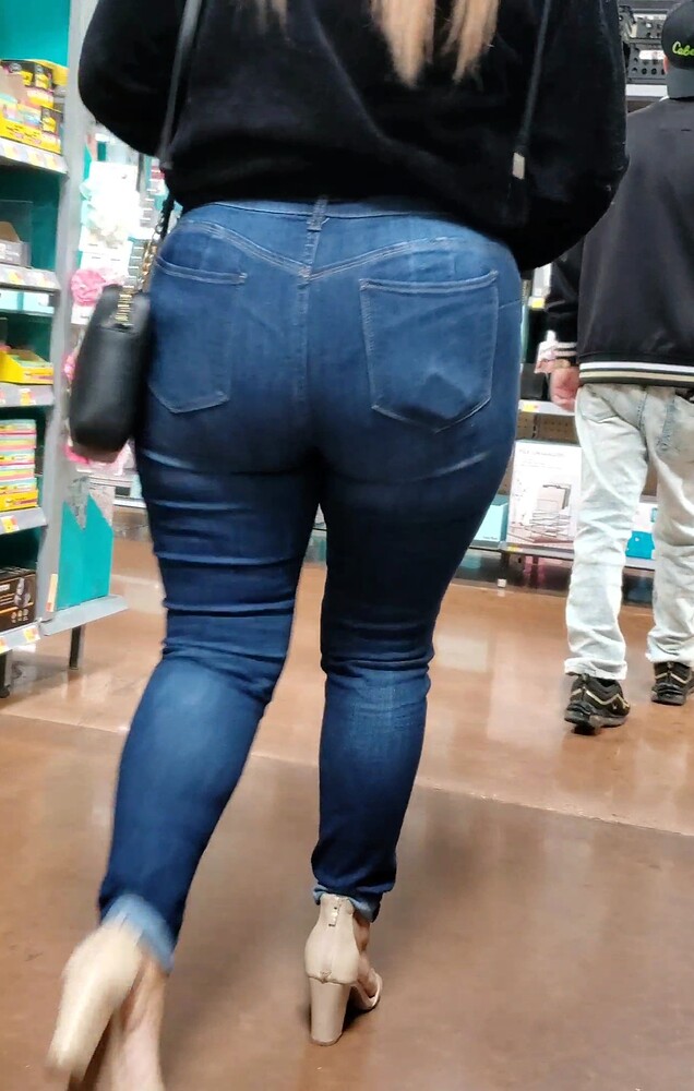 Mature Milf in Jeans - Tight Jeans - Forum