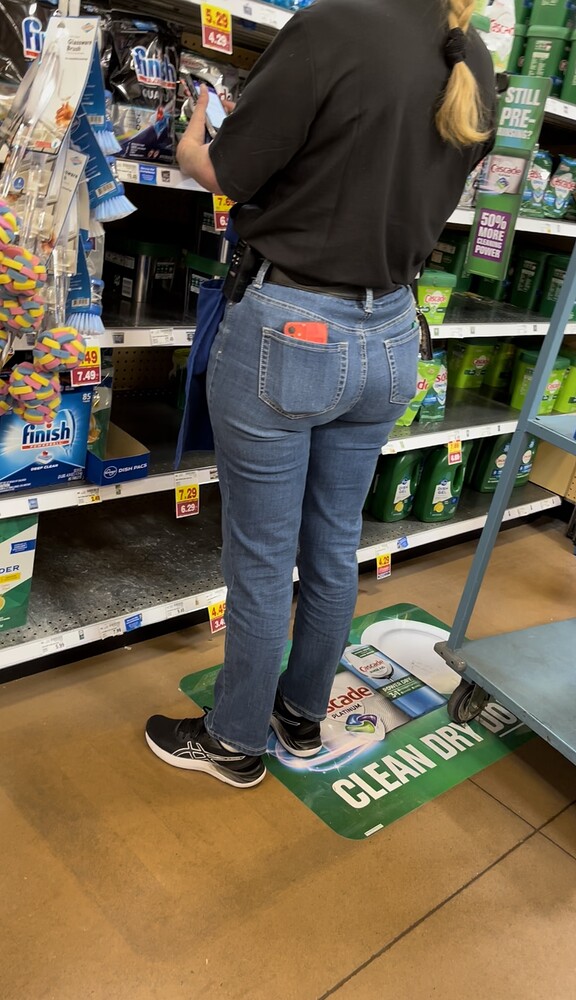 Kroger Pawg Milf Employee Tight Jeans WOW - Tight Jeans - Forum