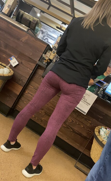 Skinny MILF nice gap! - Spandex, Leggings & Yoga Pants - Forum