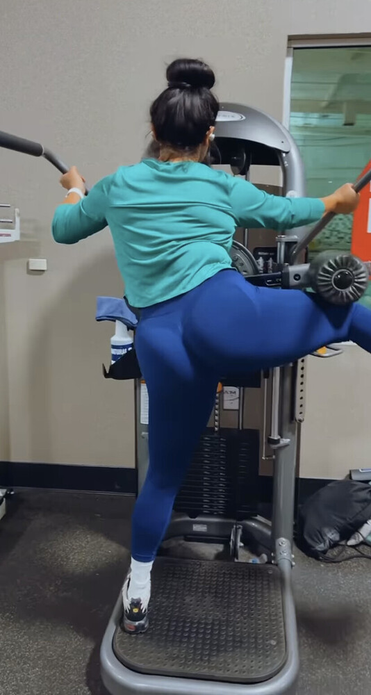 Milf at the gym Spandex, Leggings & Yoga Pants Forum