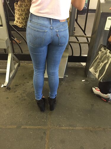 Tight Levis Jeans 752