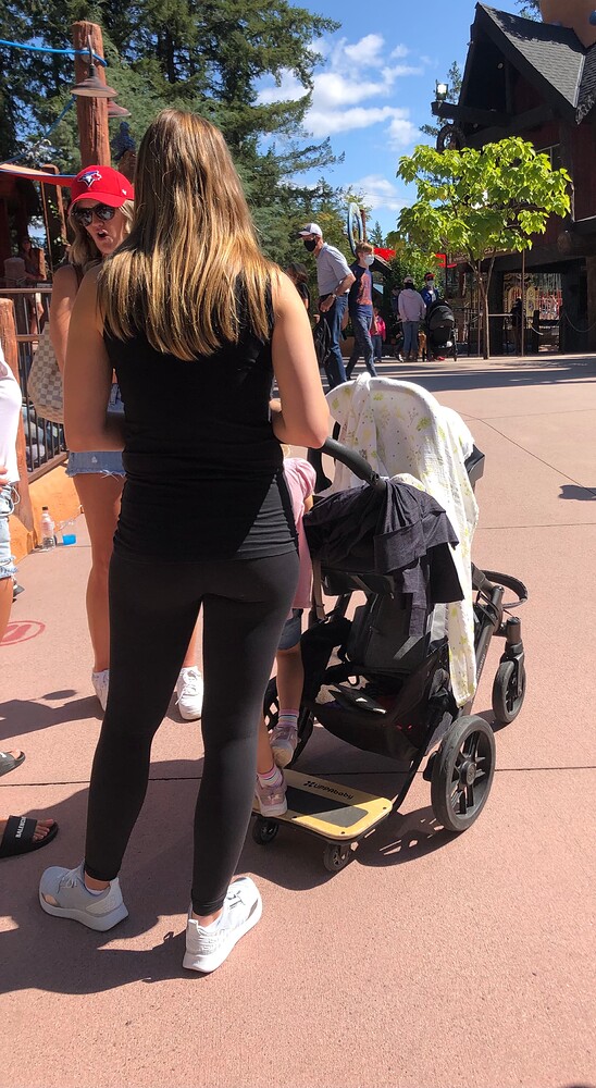 Another Milf At The Amusement Park Spandex Leggings And Yoga Pants Forum