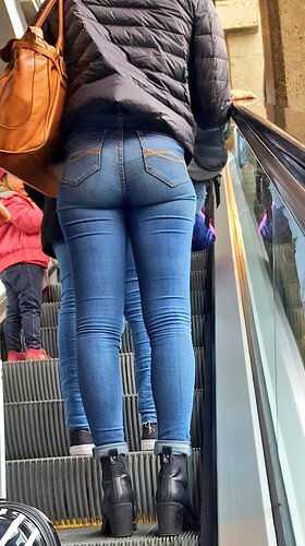 Tight Jeans 389