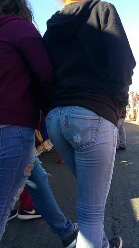 Tight Levis Jeans 17