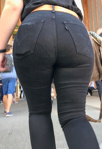Tight Levis Jeans 7