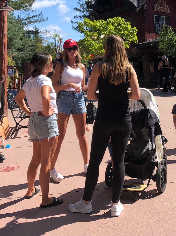 Another Milf At The Amusement Park Spandex Leggings And Yoga Pants Forum