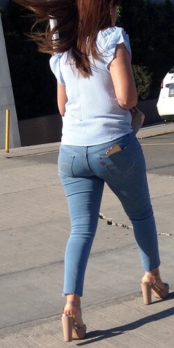 Tight Levis Jeans 728