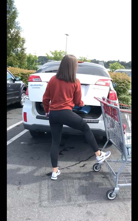 Brunette Doing Some Grocery Shopping With Her Yoga Pants On Spandex Leggings And Yoga Pants Forum 