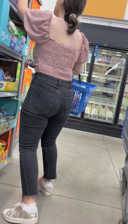 Tight Jeans Teen Pawg! Gorgeous perfect ass high rise - Tight Jeans - Forum