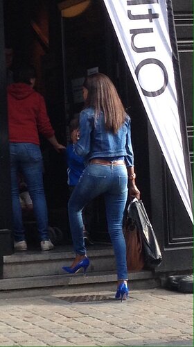 Tight jeans 184