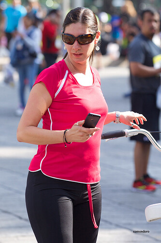 Brunette Wide Hips Pink Bike - comoadoro (4)