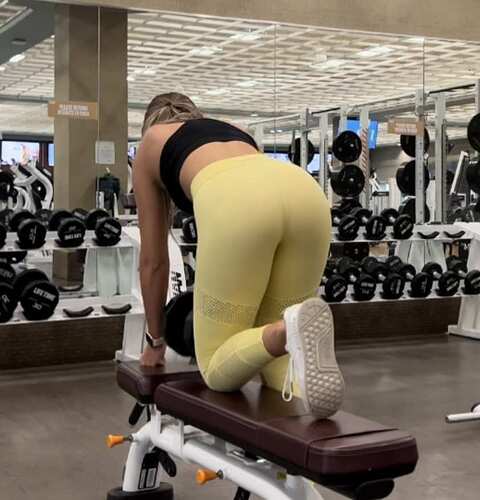 Gym Girl In Thong and Yellow Leggings – Teen Creepshots_6