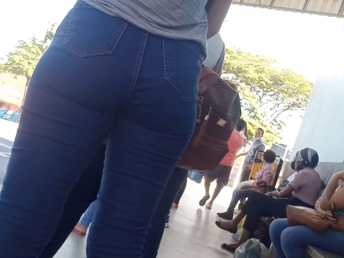 Novinha brasileira bunda gostosa em jeans - Tight Jeans - Forum
