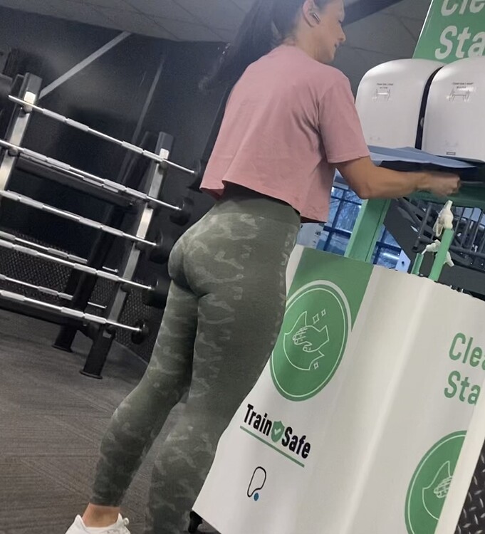 GYM MILF WITH JUICEST ASS “must see, close ups” - Spandex, Leggings ...