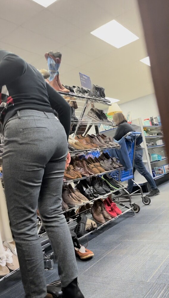 Delicious Business Milf Pawg Booty Tight Slacks Bent Over Tight Jeans Forum