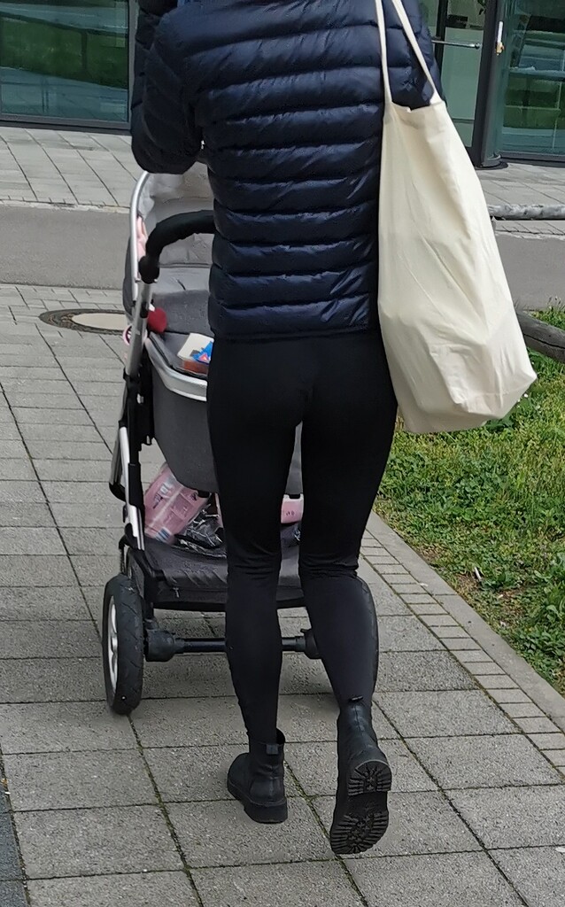 Tight Milf In Tight Black Leggings With Vpl Spandex Leggings And Yoga Pants Forum 