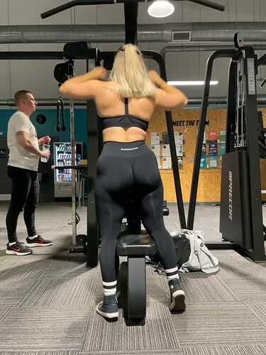 Huge ass blonde.1