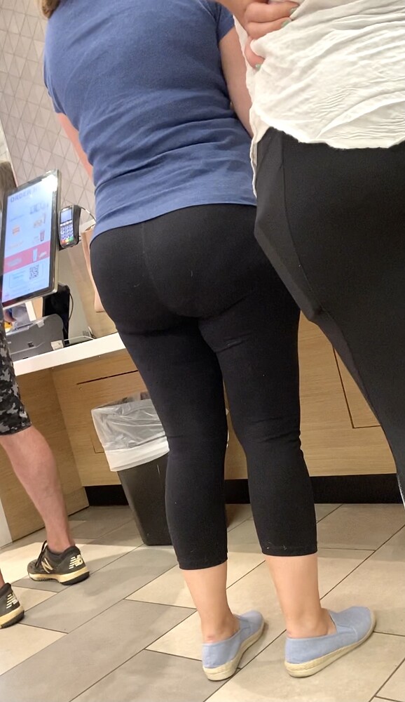 Thick MILF at rest stop (VPL) Spandex, Leggings & Yoga Pants Forum