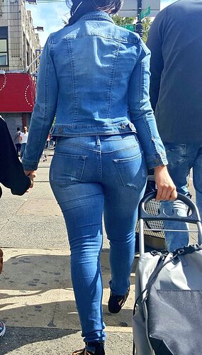 Tight Jeans 345