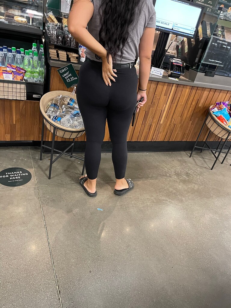 Thick Girl In Lulus At Starbucks Spandex Leggings And Yoga Pants Forum 