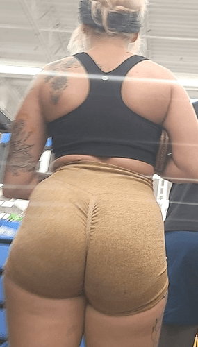BLONDE PAWG WITH PUMPED UP BUBBLE (75)