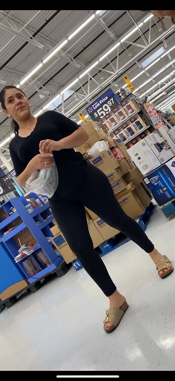 Latina Milf In Walmart Spandex Leggings And Yoga Pants Forum
