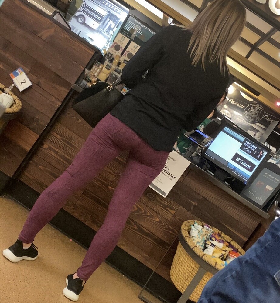 Skinny MILF nice gap! - Spandex, Leggings & Yoga Pants - Forum