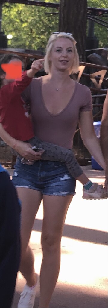 Another Fine Milf At The Amusement Park Short Shorts And Volleyball Forum