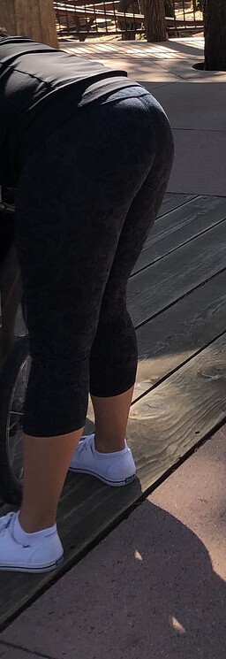 Another Milf At The Amusement Park Spandex Leggings And Yoga Pants Forum