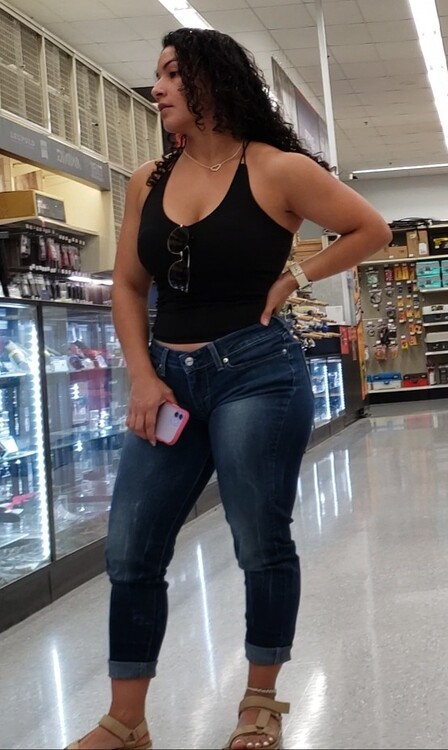 Fit Latina Milf With Sexy Body In Jeans And Crop Top Shirt Tight Jeans Forum 6923