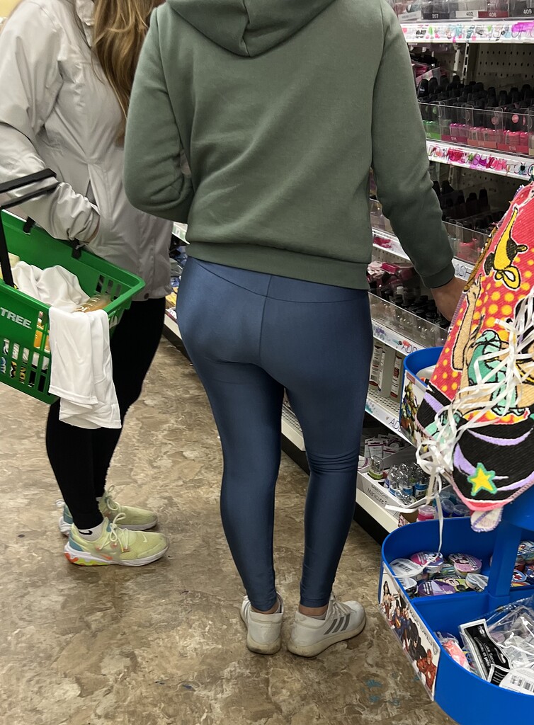 Ass in blue leggings - Spandex, Leggings & Yoga Pants - Forum