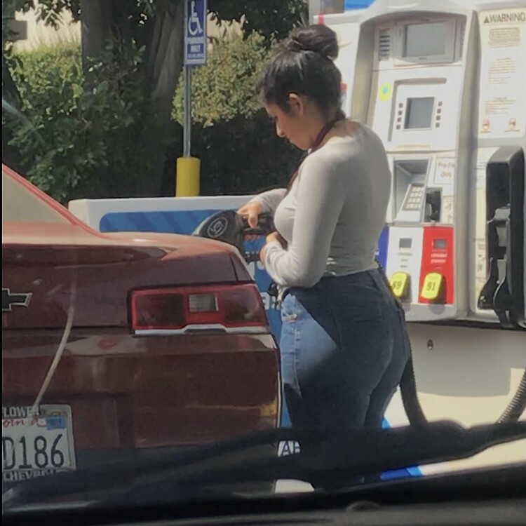 Onion booty latina pumping gas - Tight Jeans - Forum