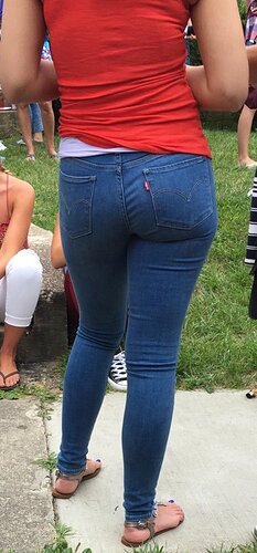 Tight Levis Jeans 32