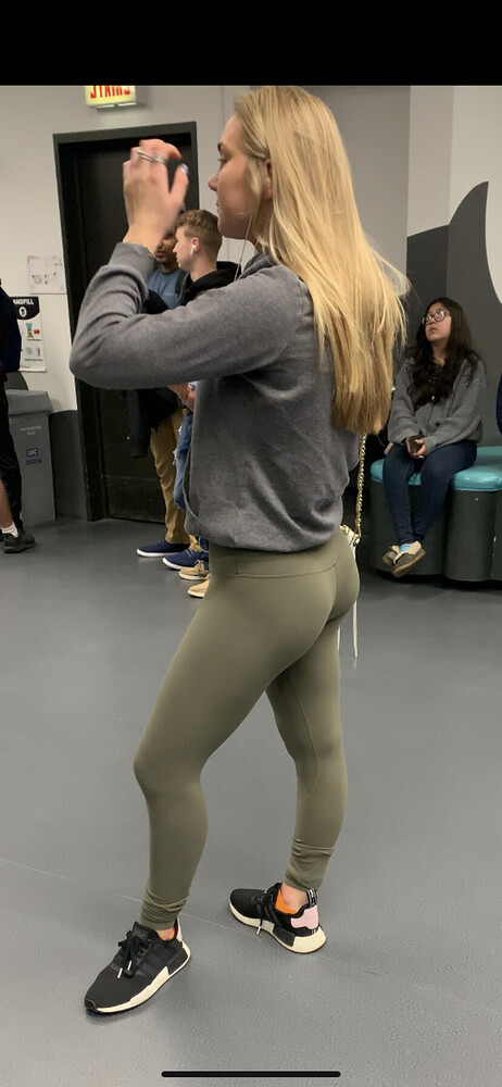 Blonde College Ass Walking To Class Oc Spandex Leggings And Yoga Pants Forum