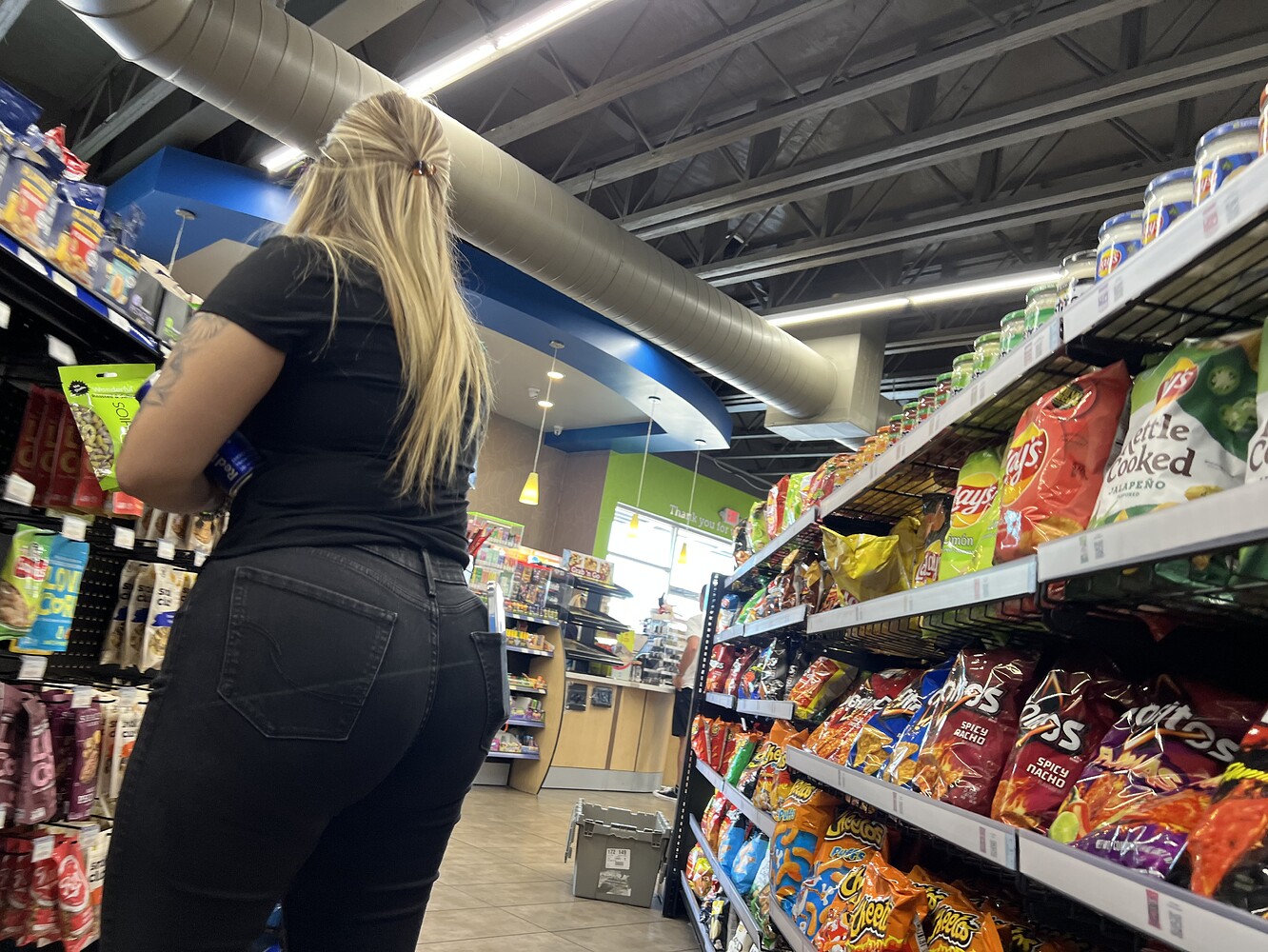 big-booty-blonde-baddie-tight-jeans-forum