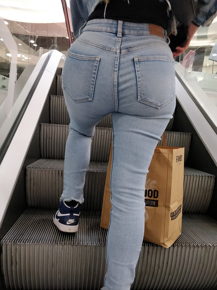 Random Girls On Escalator Oc Content Reupload From My Previous Account Tight Jeans Forum