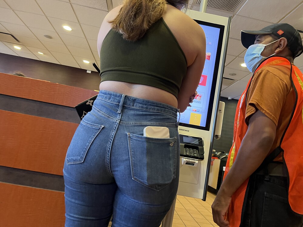 I’m lovin it! Thick Latina at McDonald’s - Tight Jeans - Forum