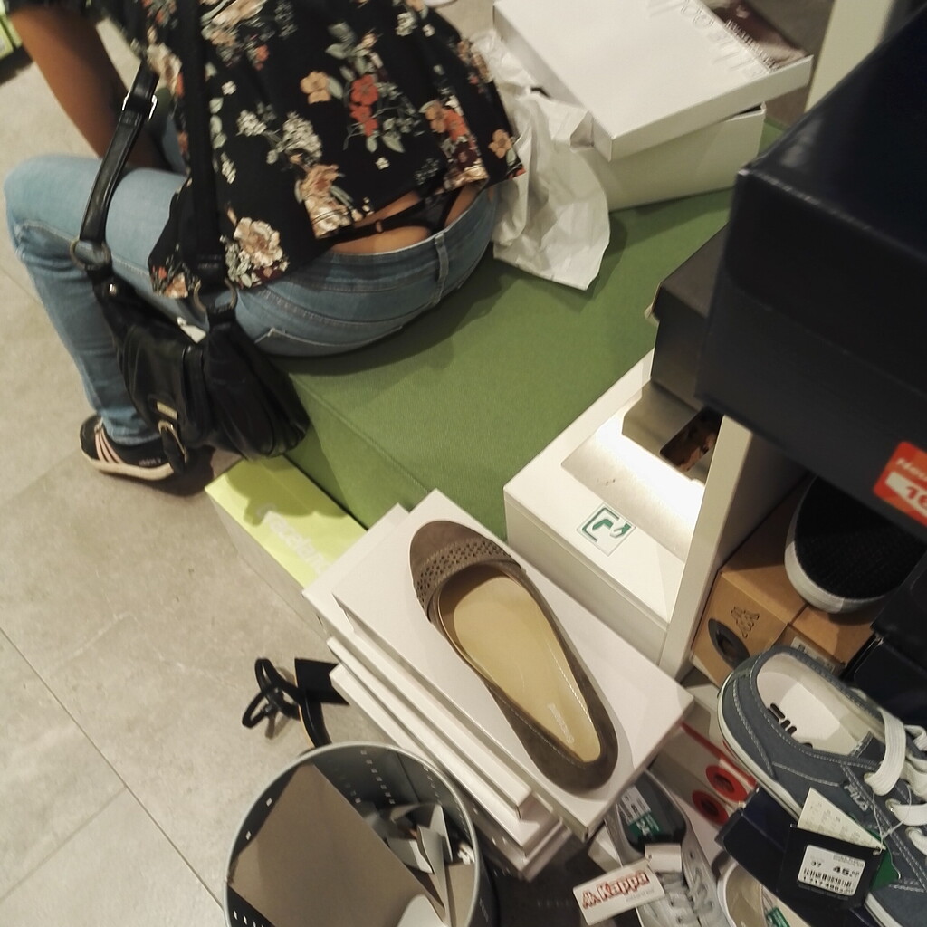 Nice whaletail at shopping Spandex, Leggings & Yoga Pants Forum