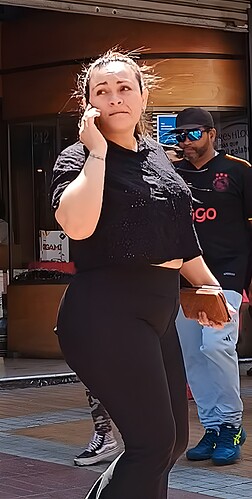 milf-black-leggings(thick-bottom)2