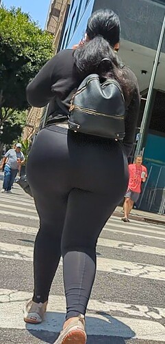 HugeButt (1)