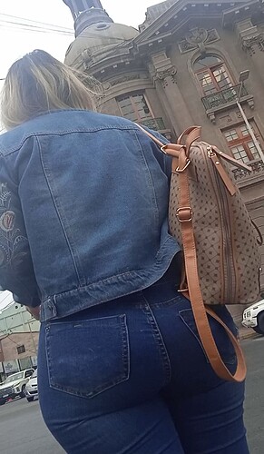 MILF BLONDE PAWG IN JEANS 3