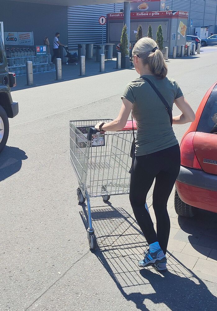 Skinny Blonde Milf At Parking Lot Spandex Leggings And Yoga Pants Forum