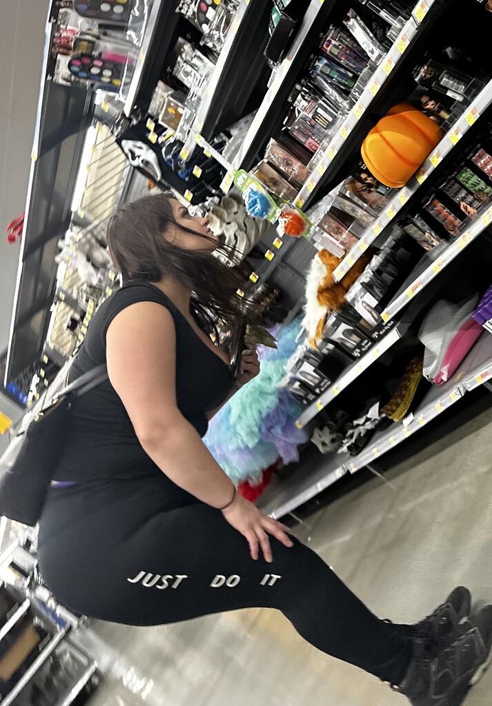 (BBW) Thick milf bending over - Forum