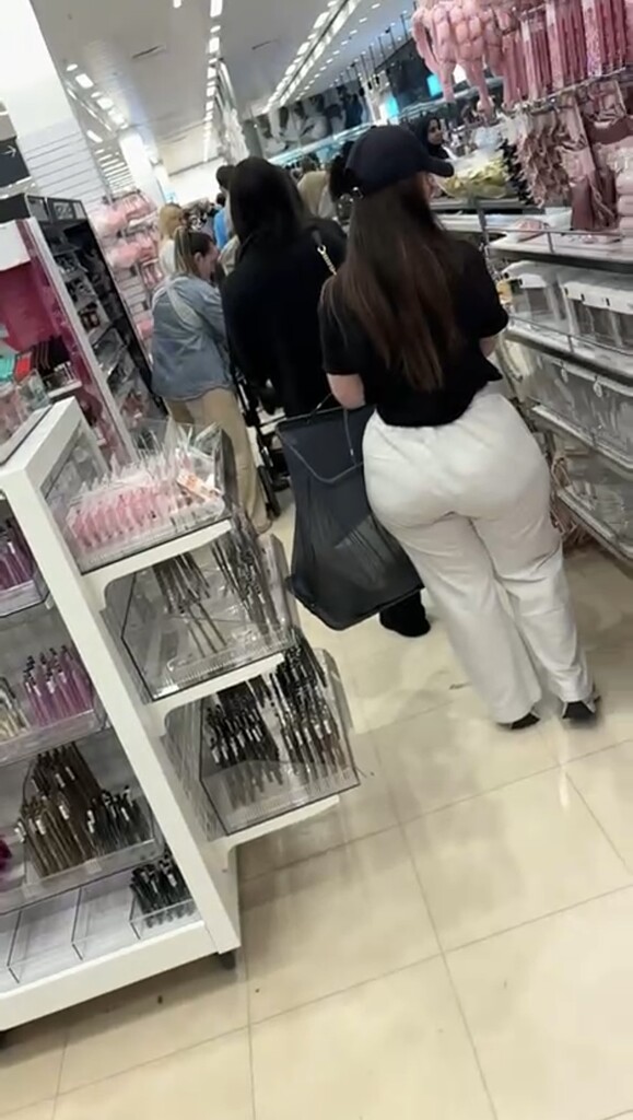 Picture of MEATY BRITISH PAWG 🇬🇧 🍑 (Filling out her joggers + Gifs) - Page 2 - ass ...