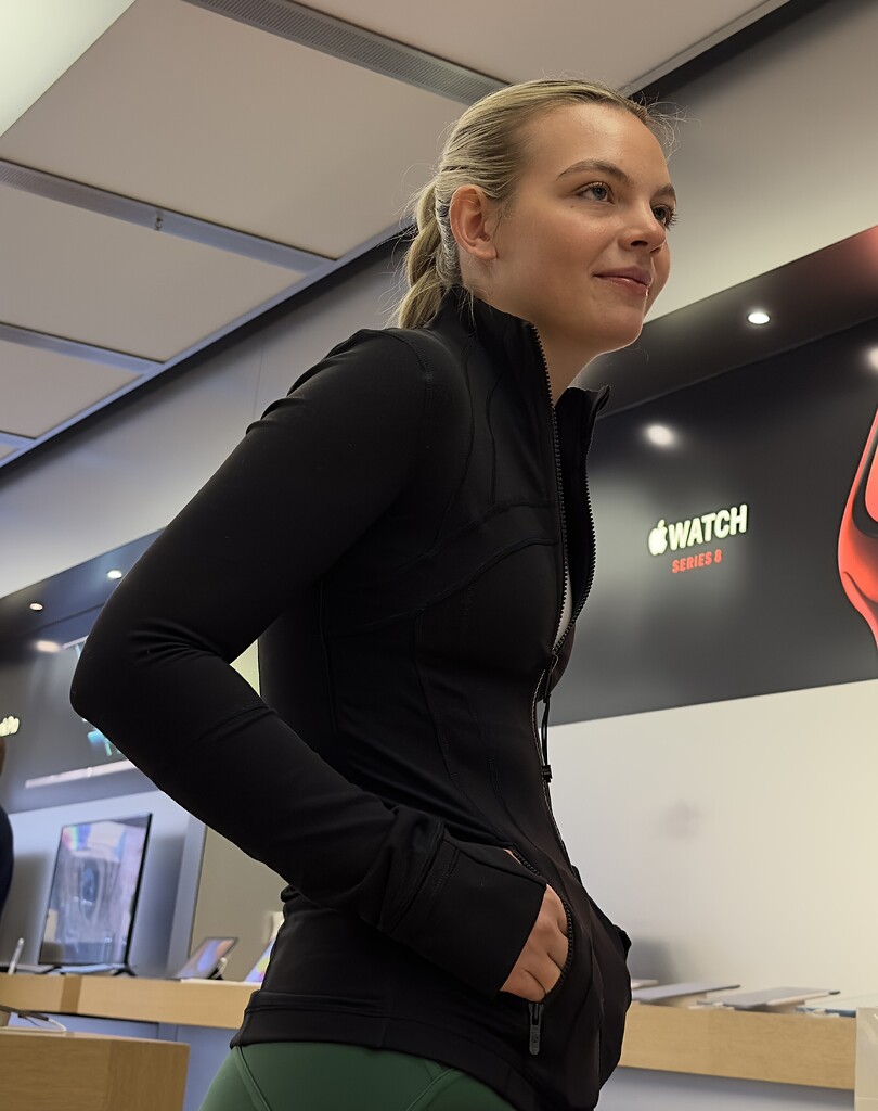 Amazing slim thick blonde in green leggings - Spandex, Leggings & Yoga Pants - Forum