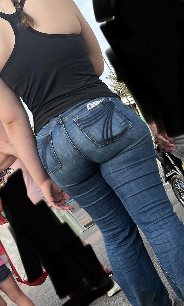 Nice big round ass in tight blue jeans. OC - Tight Jeans - Forum