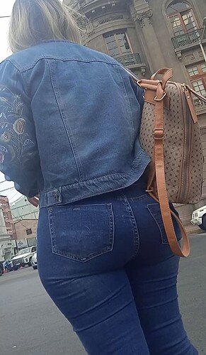 MILF BLONDE PAWG IN JEANS 5