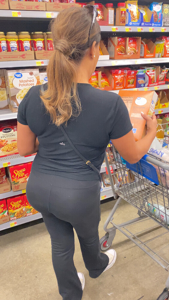 different-mature-milfs-spandex-leggings-yoga-pants-forum